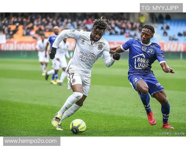 索肖与罗德兹的激烈对决揭示法乙联赛的竞争新态势